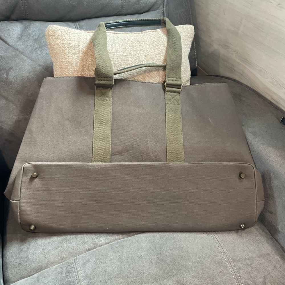 FEED Oversized Work Bag Largest Work Collection bag with 7 compartments. - Picture 6 of 16
